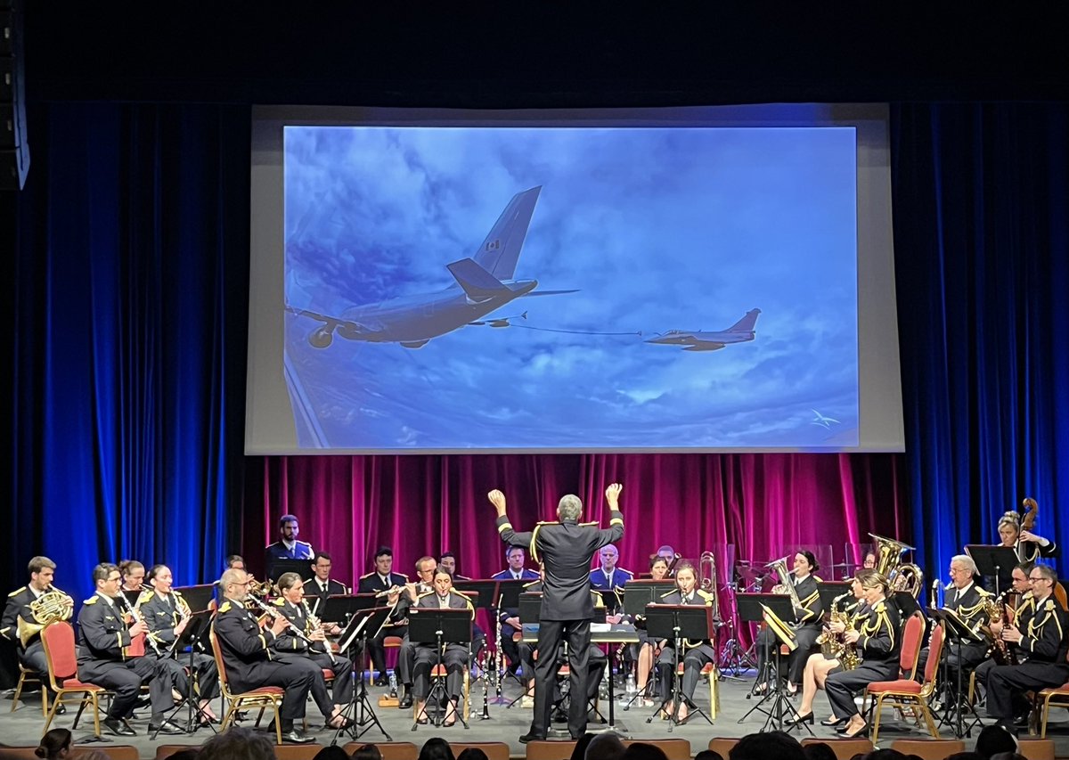 JF_FuretCoste's tweet image. 🎺 Concert caritatif de la Musique de l’Air et de l’Espace hier soir à l’École militaire, organisé par le @CEM_AAE au profit de la Fondation des œuvres sociales de l’Air #fosa et de la #FondationAilesdeFrance. Un pur bonheur jazzy !