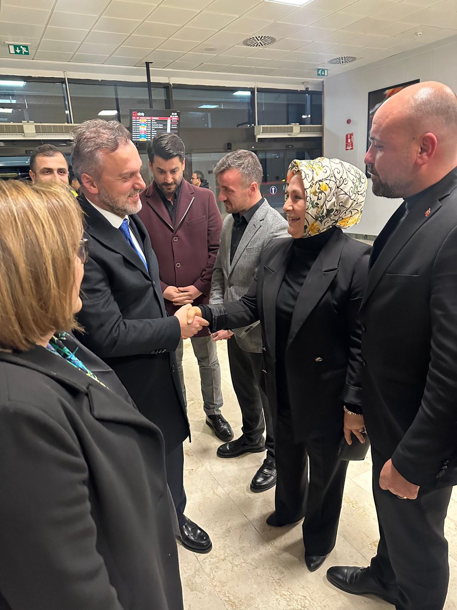 📍#Gaziantep
Gazi şehrimize teşrif eden AK Parti Genel Başkan Yardımcımız Sayın Erkan Kandemir’i Havalimanımızda karşıladık.
Şehrimize hoş geldiniz Sayın Başkanım.

<a href="/erkankandemir/">Erkan Kandemir</a> 
<a href="/aysekesir/">Ayşe Keşir 🇹🇷🇹🇷🇹🇷</a> 
<a href="/abdulhamitgul/">Abdulhamit Gül</a> 
<a href="/fmfedaioglu/">Fatih Muhaddis FEDAİOĞLU</a> 
<a href="/FatmaSahin/">Fatma Şahin</a> 
<a href="/mtahmazoglu/">Mehmet Tahmazoğlu 🇹🇷</a>