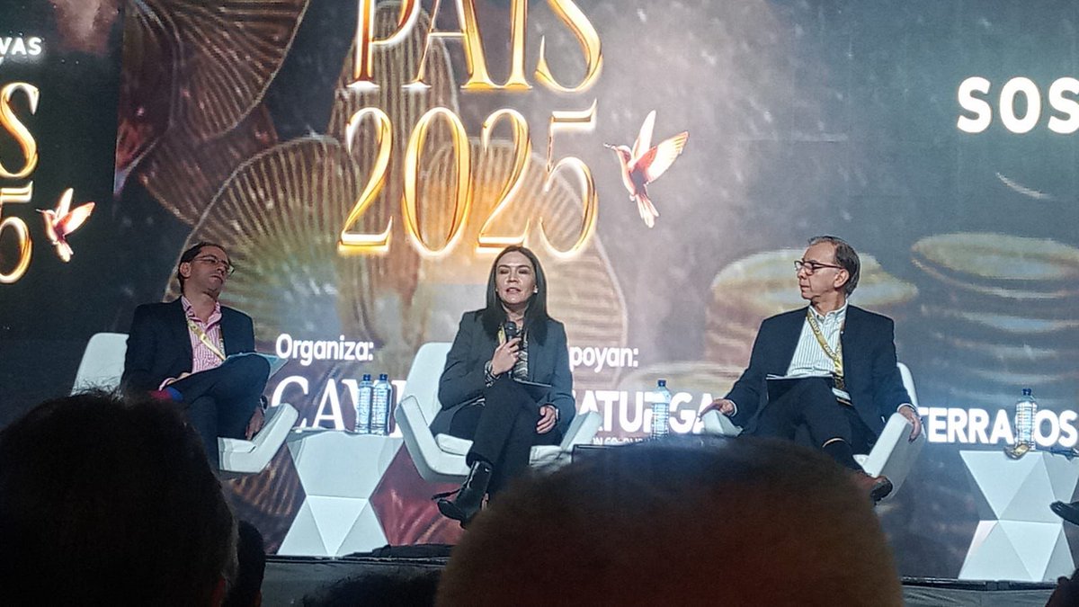 FCEAJaveriana's tweet photo. ¡Compartimos la participación de Silvia Gómez Soler, Directora de la carrera de Economía, en el evento “Perspectivas País 2025”! Un espacio donde se debatieron los retos y desafíos económicos que enfrenta el país para 2025.
Conoce en : https://t.co/bSVwguPtu5 https://t.co/eCVERPIw4y