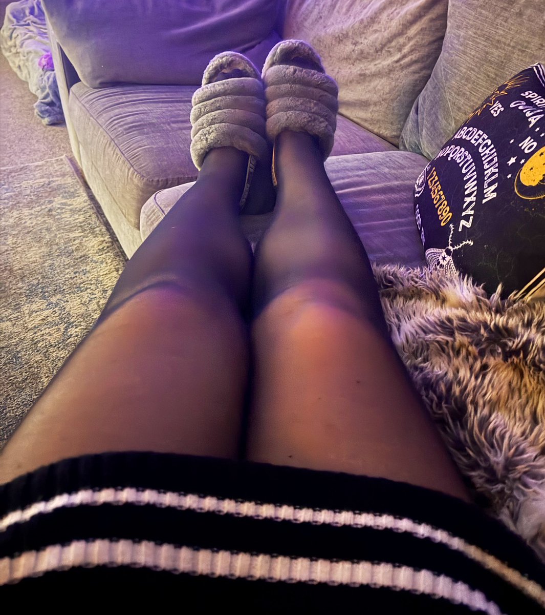 Feet up kind of evening. What’s everyone else’s plans tonight? 

#nylonlegs #slippers #footfetish #feetupfriday
