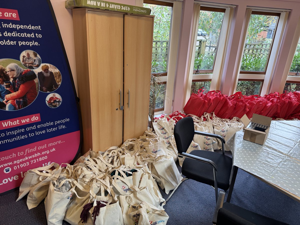 🎁 Thanks to the companies who donated towards our Bags of Support this year! 🌟
🛍️ Trafalgar Place
🍫 Nestlé
🤝 People's Partnership
🛒 Asda Ferring
🛒 Tesco Durrington
🛒 Morrisons Littlehampton

A BIG Thanks to People’s Partnership for volunteering 💙

#MakingADifference