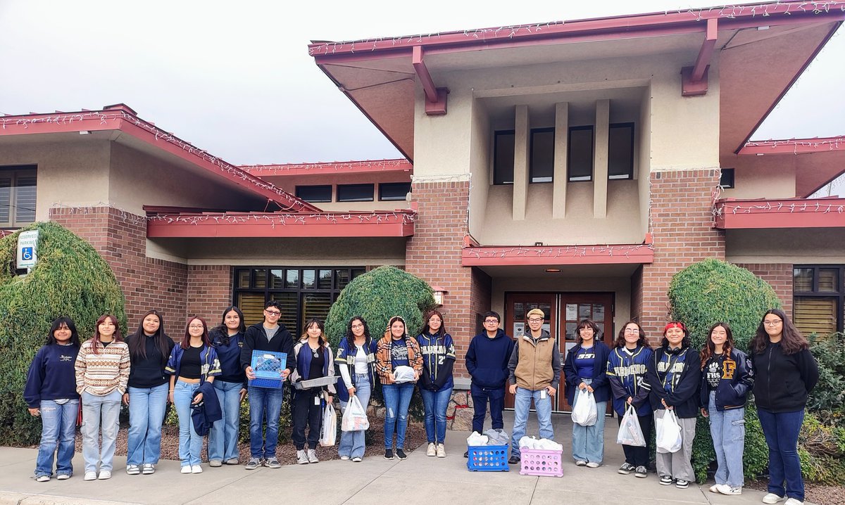 D_Aguayo_CTE's tweet photo. Proud moment for Wildcat Nation! Our Student Council is giving back today by cooking lunch and delivering canned food at the Ronald McDonald House. Let’s hear that #WildcatROAR! #SmallTownTough #fhsLEADs #DreamBig https://t.co/RqckeCTQmA