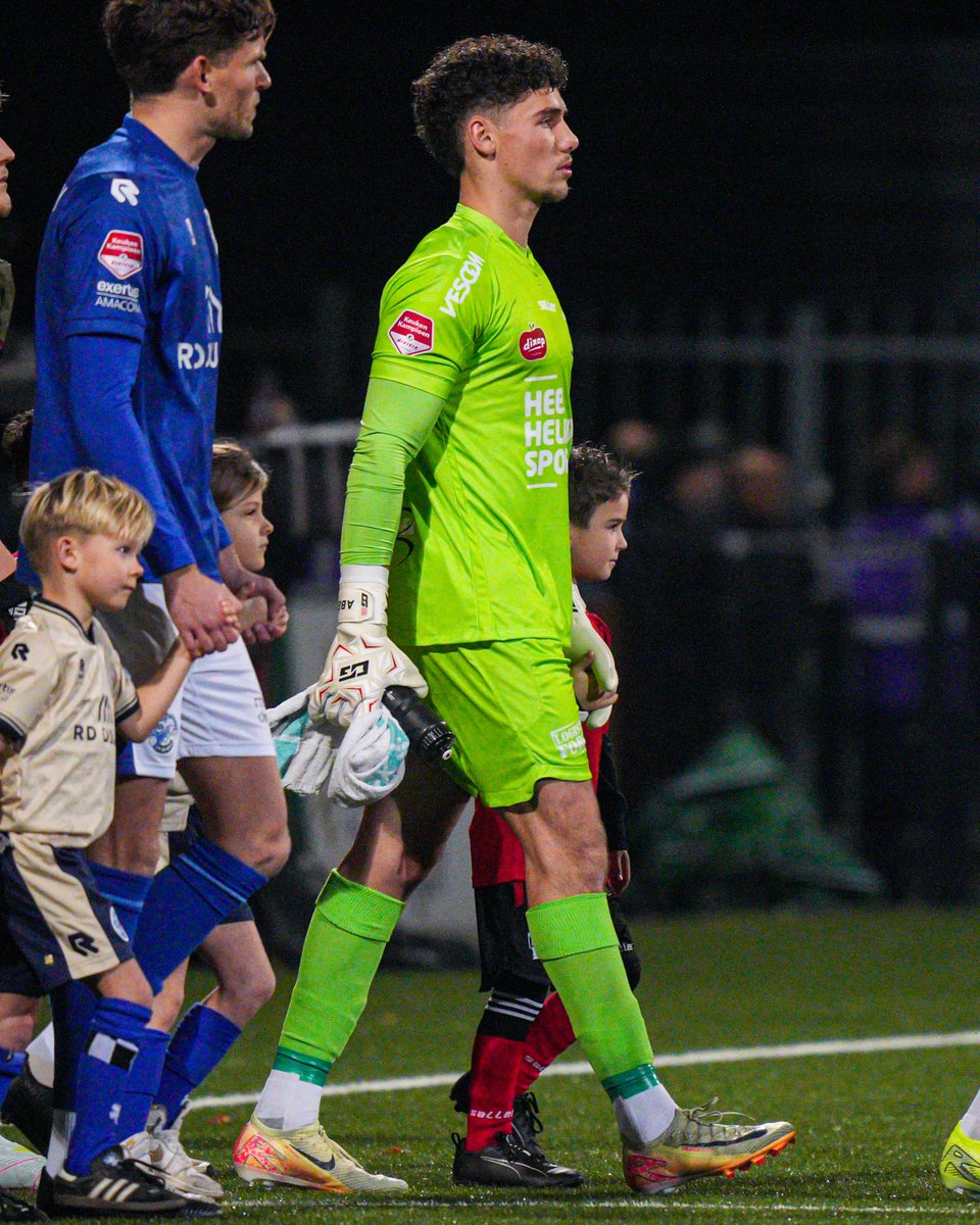 HelmondSport's tweet photo. Kevin zijn eerste minuten in het rΜΈoΜΈoΜΈdΜΈ-ΜΈzΜΈwΜΈaΜΈrΜΈtΜΈ groen.
#HELDBO https://t.co/GfxOcyeDK3