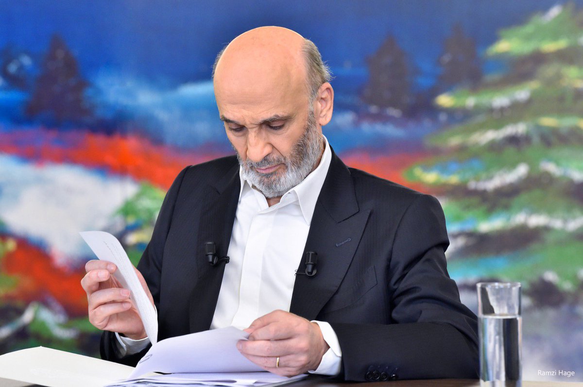 DrSamirGeagea's tweet photo. اتفاق وقف إطلاق النار بين حزب الله وإسرائيل قام به حزب الله ووافق عليه حزب الله. إذا أراد أن 'يمزح' ولا ينفذ الاتفاق، فليمزح لوحده، ولكن نحن لن نقبل أن نعود إلى الوضع الذي كان قائمًا قبل 8 أكتوبر 2023.

#دفاعًا_عن_لبنان https://t.co/UaDVZnMwp2