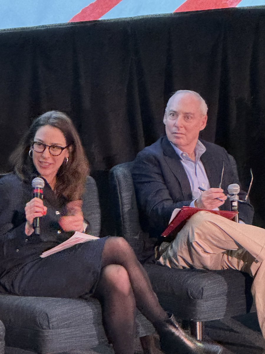 Drawing on her reporting, demographics + numbers, <a href="/laura_nelson/">Laura J. Nelson</a> moderates a <a href="/UCIrvine/">UC Irvine</a> #Election24 session, digging into key #California #Congressional races - touching on partisan loyalty, #OrangeCounty voters, pro-choice dominance and is the state shifting to the right?