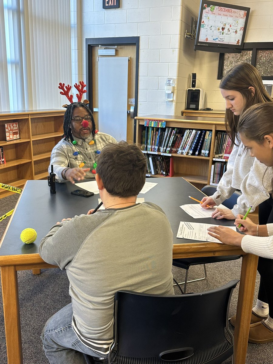 MrsDeweyGMS's tweet image. Summitt’s Forensics class had a blast figuring out which of our holiday-themed suspects ate Santa’s gingerbread man! These amazing staff members brought their characters to life, and the students asked great questions as they interrogated the suspects. So fun! @GMSEagles