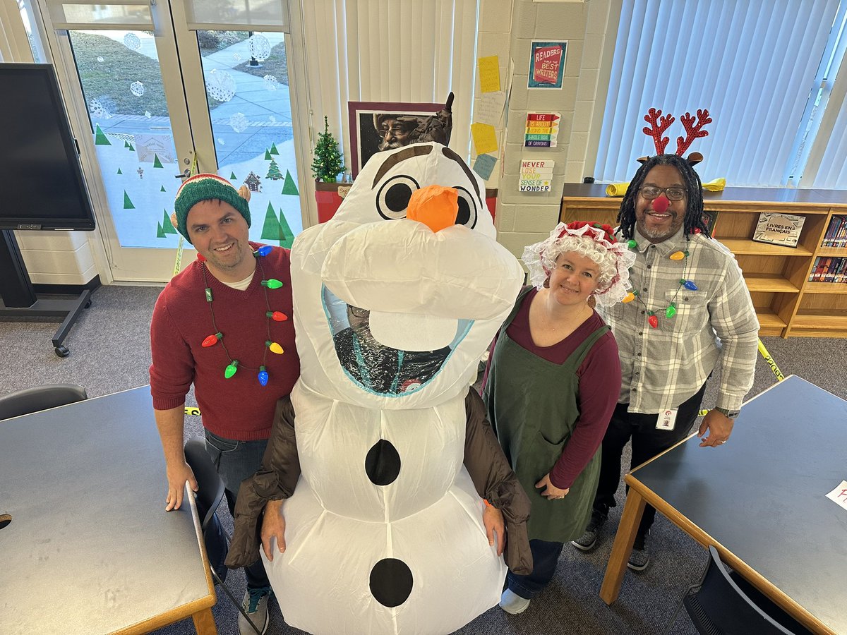 MrsDeweyGMS's tweet image. Summitt’s Forensics class had a blast figuring out which of our holiday-themed suspects ate Santa’s gingerbread man! These amazing staff members brought their characters to life, and the students asked great questions as they interrogated the suspects. So fun! @GMSEagles