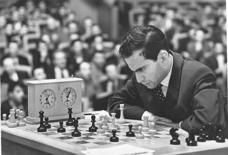 One of the great #chess photos, taken on this day in 1962 by A. Ekekyan: ex-World Champion Mikhail Tal, pictured in play v. Nikolai Krogius in the 11th round of the 30th USSR Championship final, on the stage of the Yerevan Philharmonia in the capital of Soviet Armenia.