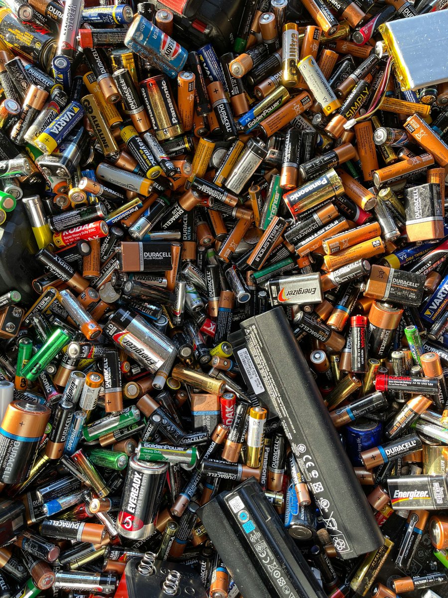 key2chem's tweet image. Battery Chemistry 🔋
Rechargeable batteries power our devices, cars, and even homes—all thanks to chemical reactions that convert energy. Learn how chemistry keeps us connected!
#Key2CHEM #BatteryScience #EnergyChemistry #STEM