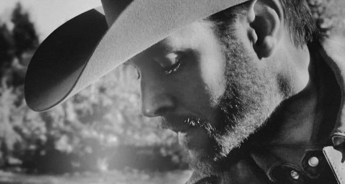 The sun kissing his lashes is heaven…🔥
♥️🫶

#JensenAckles #AcklesNation