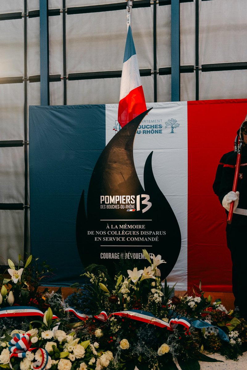 Pompiers13 tweet media