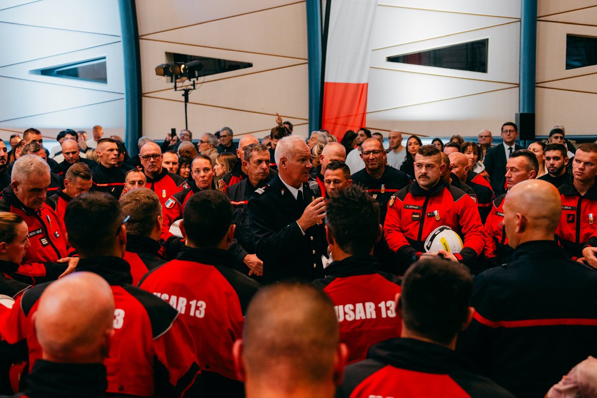 Pompiers13 tweet media