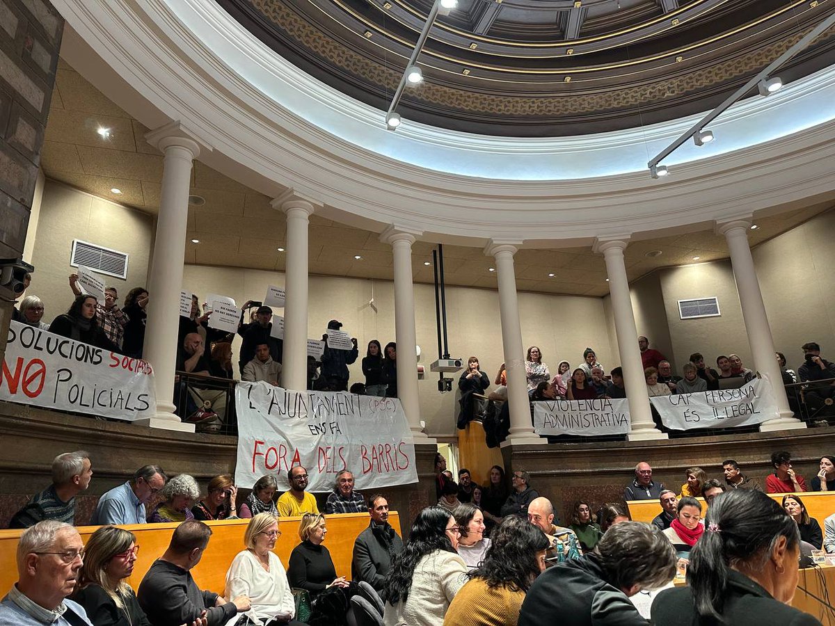 Dijous 5 de desembre, nou Consell Plenari del Districte de Sant Martí. 
Hem presentat:
 👭🏿 Proposició per crear una Taula d'Assentaments
 👶🏽 Prec per fer millores a l'Escola Antoni Balmanya del Clot
 ⚽ Prec per fer millores al camp de futbol de Sant Martí de Provençals
🧵1/9