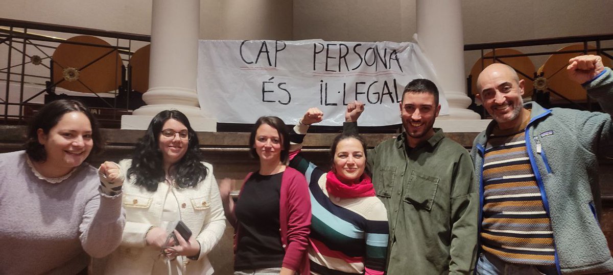 Des de <a href="/bcnencomu/">Barcelona En Comú</a>, continuem treballant per tenir barris més solidaris, saludables i amb una escola pública de qualitat.

Ens continuem veient a Consells plenaris, de barri, audiències públiques i als carrers. 

I recordem que 'Cap persona és il•legal'

9/9