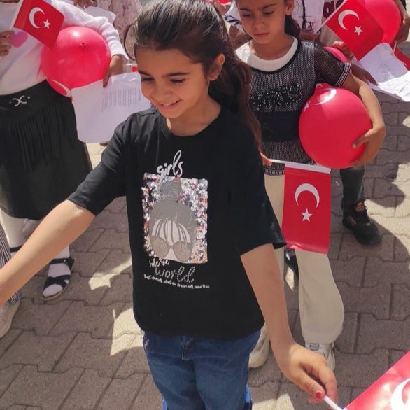 diyarkes's tweet photo. @DemirFerit Dostoyevski 'nin
  " Karamazov Kardeşler " romanının kahramanlarından biri sanırım şöyle diyordu " Her kötülüğü kabul ediyorum , iyi biri olmayabilirim ama bu dünyada çocukların ölümünü kabullenemiyorum "
Bu çok anlamlı ve değerli bir bakış açısı .. https://t.co/D3OsqEhONX