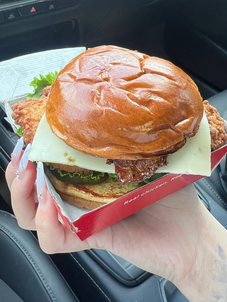 rew_lwg's tweet photo. 🍔 Time for a tasty break! What's on your plate today? 🌈 https://t.co/bJYfVrXdb5