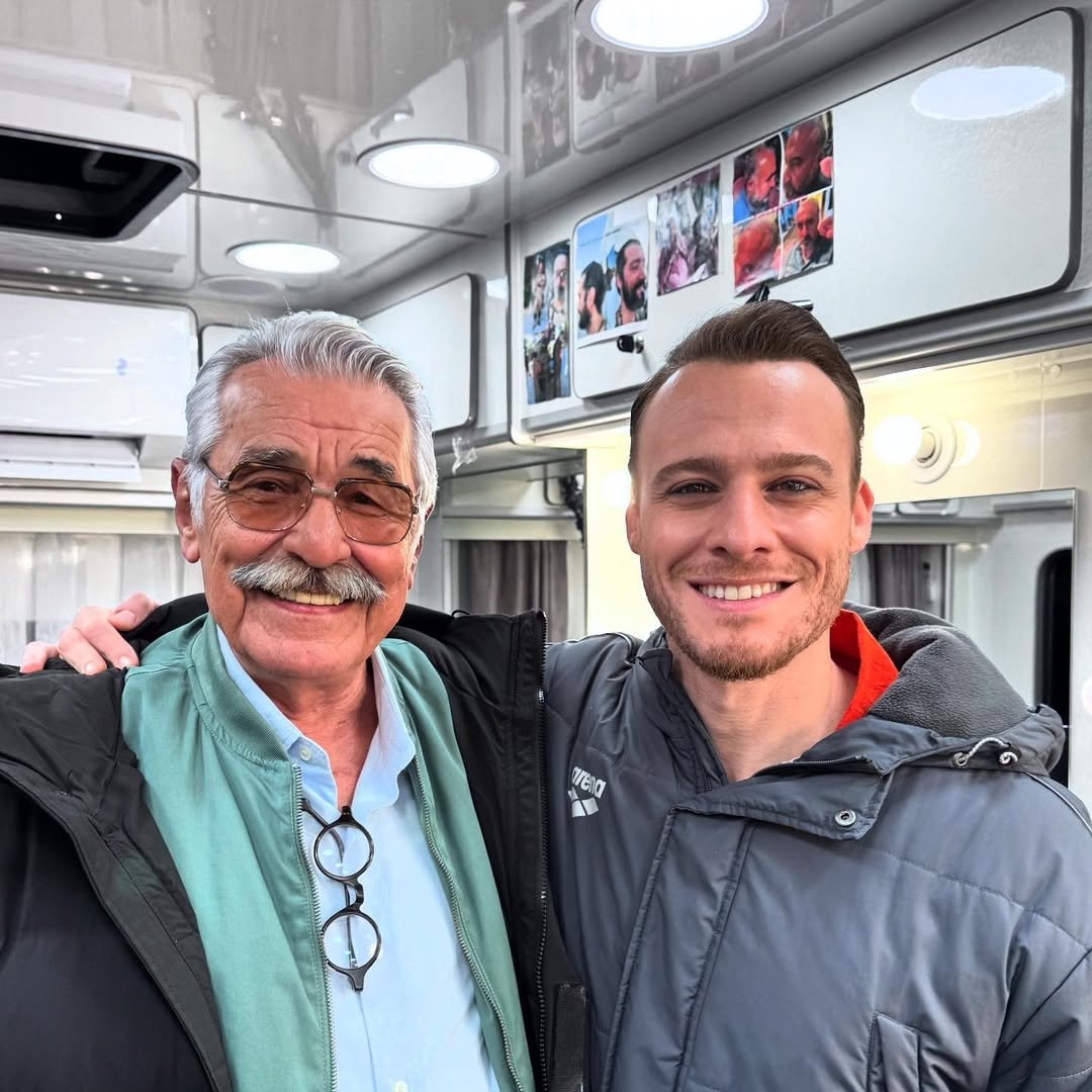 _b_meli's tweet photo. "Sevgili @KeremBursin seninle çalışmak çok keyifli ve eğlenceli idi😂 tekrar görüşmek üzere🫶🏽🫶🏽 #sethalleri😄🎬"
😍😍😍 #Platonik set
#KeremBürsin https://t.co/FlciDTWtMU