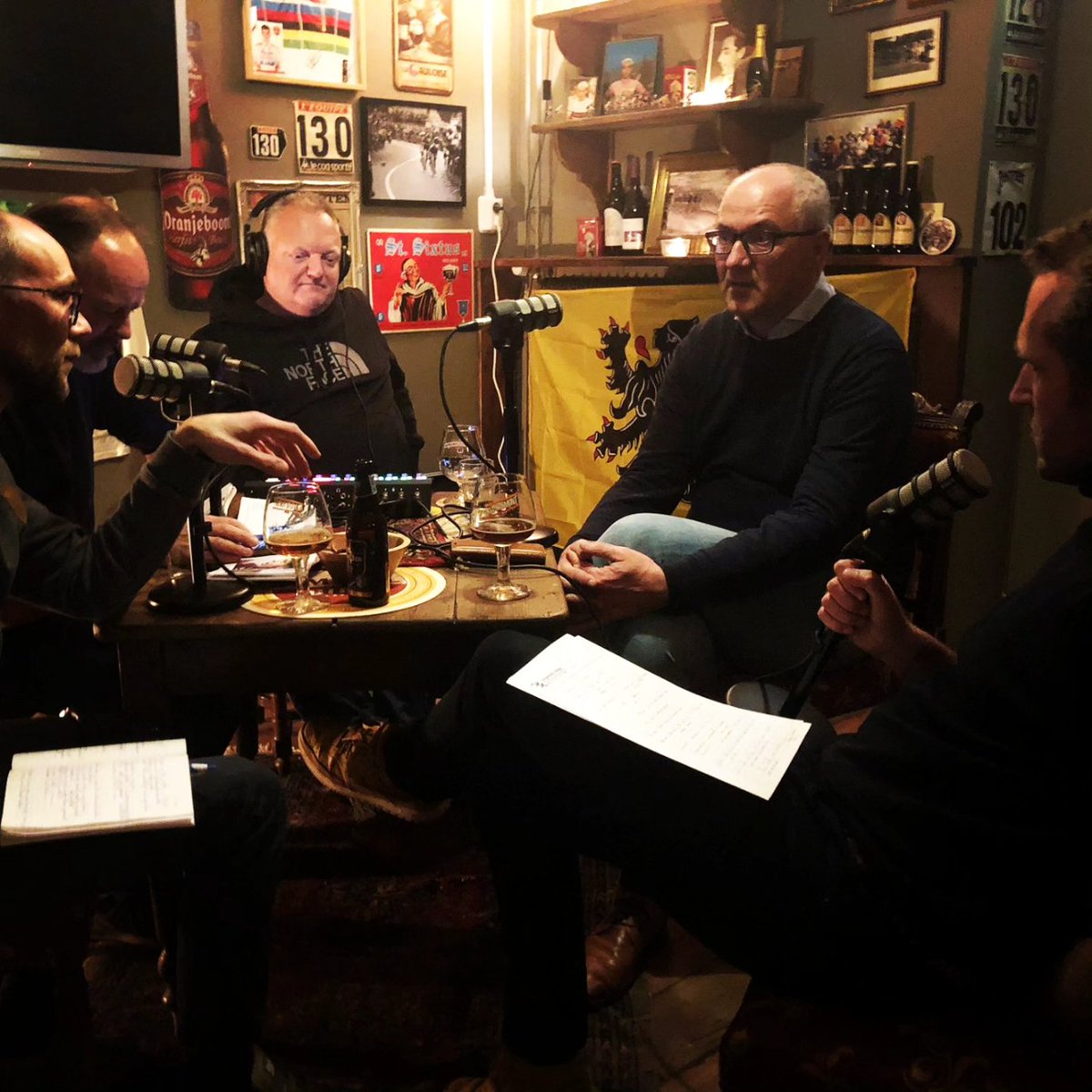 PodcastDeCross's tweet image. Luister naar @PodcastDeCross ‼️ Dit keer schoof @ArthurvDongen van @vismaleaseabike bij ons aan. Een gesprek over de cross en de weg! 👌🏻🎙🙌🏻 Ook belden we met de Belgische crosser Victor van de Putte! Een geslaagde podcast. Klik ➡️ open.spotify.com/episode/6GHCXS… 
#cyclocross #cxworldcup