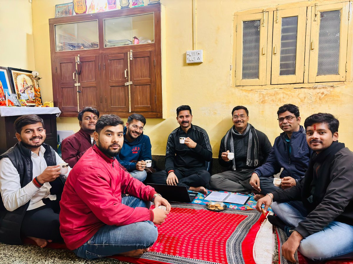 कटनी में आयोजित होने जा रहे महाकौशल प्रांत के प्रांत अधिवेशन 29,30,31 दिसंबर की व्यवस्था को लेकर आज रात्री में कार्यो की समीक्षा एवं आगामी कार्यो की योजना हेतु बैठक की गई|
🚩आयो रे अधिवेशन आयो रे 🚩 <a href="/ABVPMK/">ABVP Mahakoshal M.P.</a> <a href="/ChetasSukhadia/">Chetas Sukhadia</a> <a href="/VipinGuptaBhind/">Vipin Gupta</a> <a href="/MakhanSharmaIN/">Makhan Sharma (माखन शर्मा)</a>