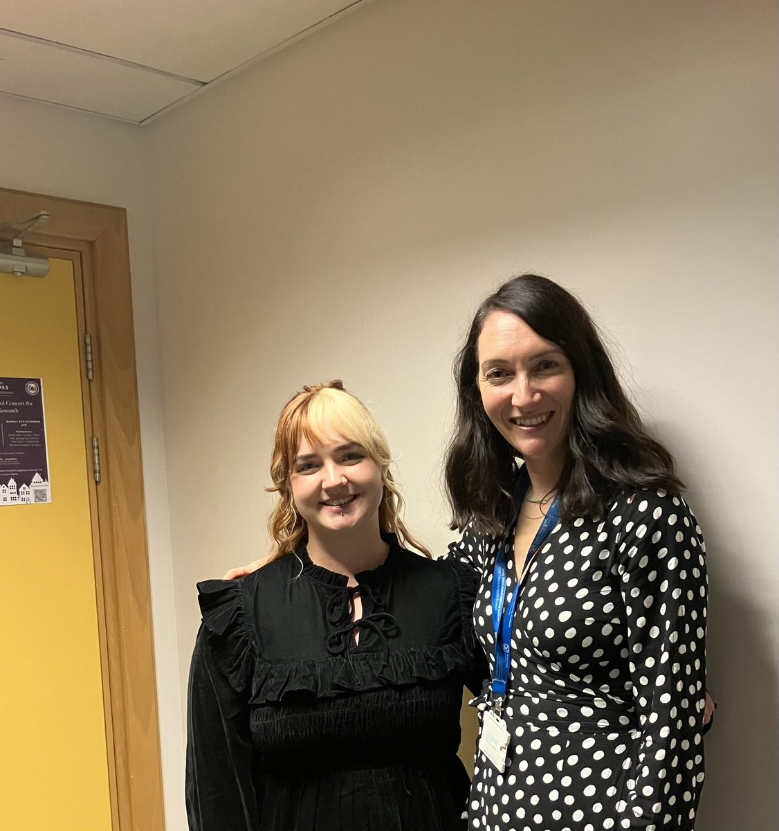 Niamh_LL's tweet image. Huge congrats Dr Cahill @C_CahillTCD on the successful defence of your PhD thesis focused on the role of miRNA in the resistance of oesophagogastric cancers to therapy @CancerInstIRE @TrinityMed1 . Thanks to brilliant examiners @MartinBarr10 @DwyerLab and chair @sgmaher. #ProudPI