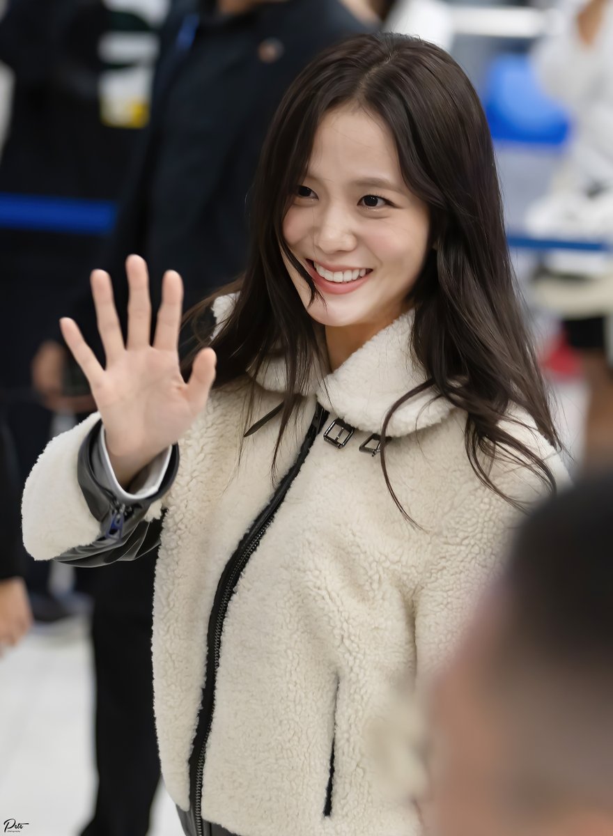 Pete_309's tweet photo. [Pic] 241207 #JISOO at Suvarnabhumi Airport (16P)
HQ Link : https://t.co/c8hjdWXbPu
JISOO AT DIOR GOLD HOUSE 
#ประเทศไทยสวยขึ้นเพราะมีจีซู https://t.co/S5wE39AEm9