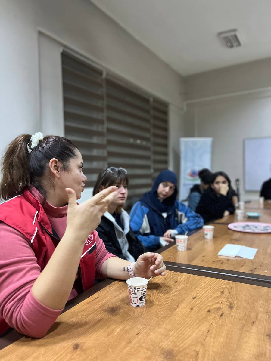GSB_CaycumaGM's tweet photo. 5 Aralık Dünya Gönüllüler Gününde gençlik merkezimiz gönüllü gençleri ile bir araya geldik. Bol sohbetli, salepli ve eğlenceli müziklerin olduğu mükemmel bir akşam geçirdik. Her anımızda yanımızda olan gönüllü gençlerimize teşekkürü bir minnet biliriz. 😇🌸😍 https://t.co/OOtKUwIMp1