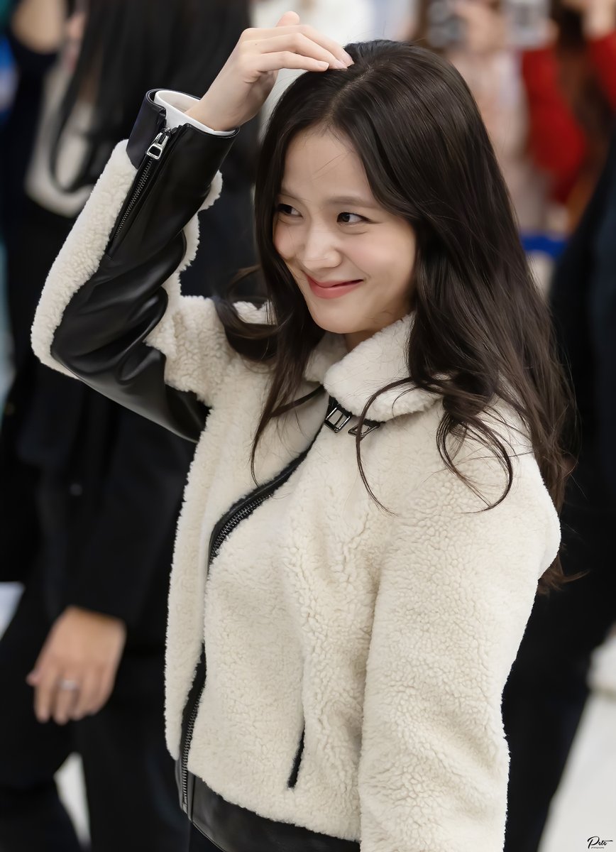 Pete_309's tweet photo. [Pic] 241207 #JISOO at Suvarnabhumi Airport (16P)
HQ Link : https://t.co/c8hjdWXbPu
JISOO AT DIOR GOLD HOUSE 
#ประเทศไทยสวยขึ้นเพราะมีจีซู https://t.co/S5wE39AEm9