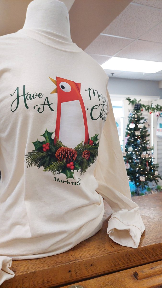MariettaMuseum's tweet image. Look what just arrived!
Our brand new 2024 "Have a Merry-Etta Christmas" long sleeve t-shirt is here! 
Available in-store only &amp;amp; while supplies last, so hurry in before they're gone! Special Holiday hours all weekend, Store is open 10am to 8pm, tonight, Sat &amp;amp; Sun.
#MariettaSquare