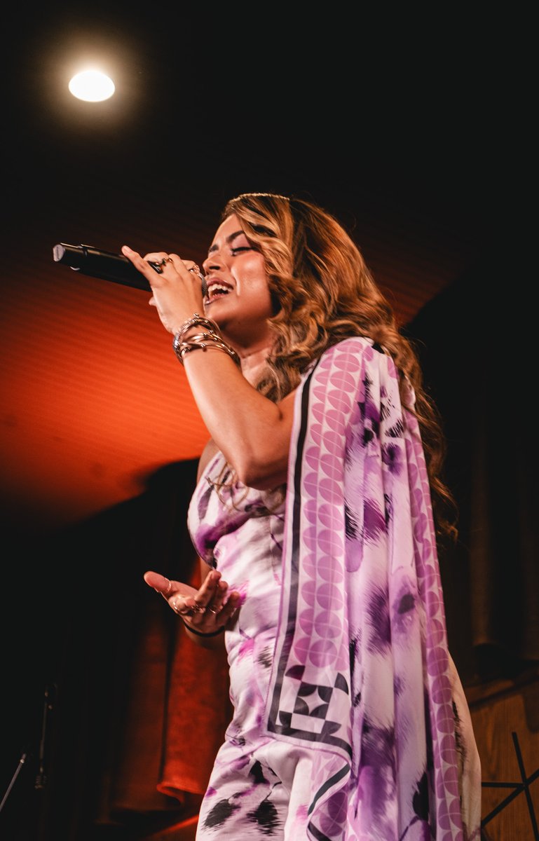 NicolleHorbath's tweet photo. Siguen llegando reportes musicales de lo que ha sido un año soñado para mí. 
Gracias a todos los que escucharon mi música y compraron el álbum en @AppleMusic  💖💿 
Amo poder conectar con ustedes de esta forma! https://t.co/edSjdkCk2f