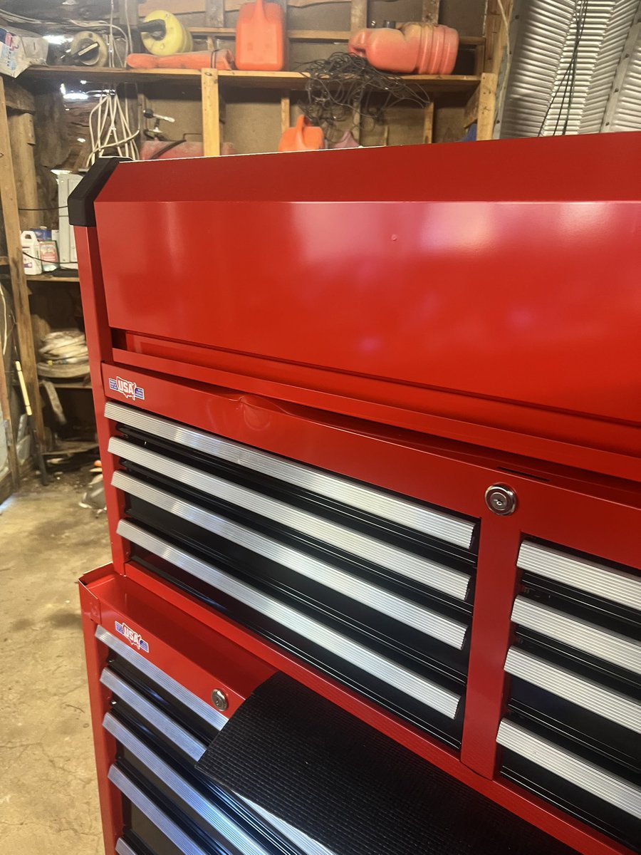 Hey <a href="/Lowes/">Lowe's</a> this is why yall should immediately stop shipping stuff with <a href="/FedEx/">FedEx</a>. They don’t know how to deliver something not destroyed.