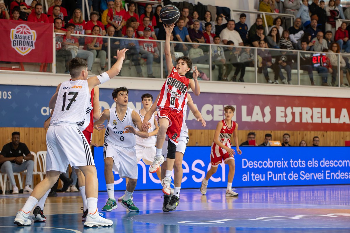 BGironaBase's tweet photo. 💪 No ha pogut ser davant el Real Madrid, però això no s’atura! ⌛️
Demà, doble repte:
🆚 Morabanc Andorra (09:00h)
🆚 Casademont Zaragoza (16:15h)
Som-hi, Girona! ❤️🏀
#MiniCopaACB #OrgullGironí https://t.co/tPffN266Tk
