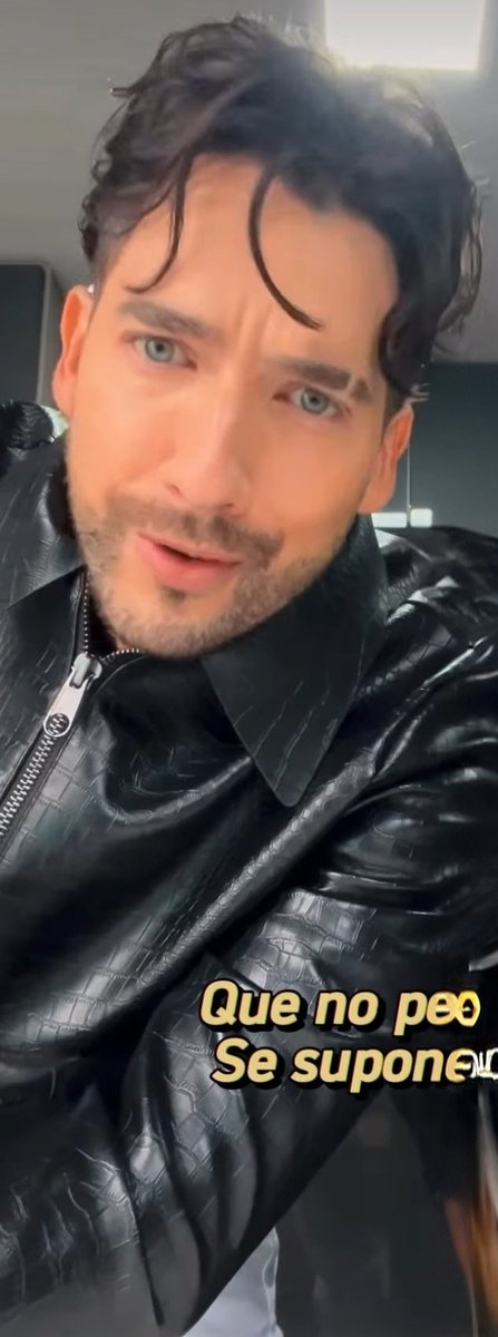 annacardX's tweet photo. Como diz a #RawAlejandro
Es algo mágico (uh)
¿Qué tiene tu mirada que me hipnotizó?, eh
Todo comenzó algo casual con momentos eróticos
Ahora el estado de mi corazón es crítico
Ya no es tan solo su físico (no)
#meenamoredeti❤️🔥
#charlyflow #carlostorres https://t.co/tkd2rxObW6