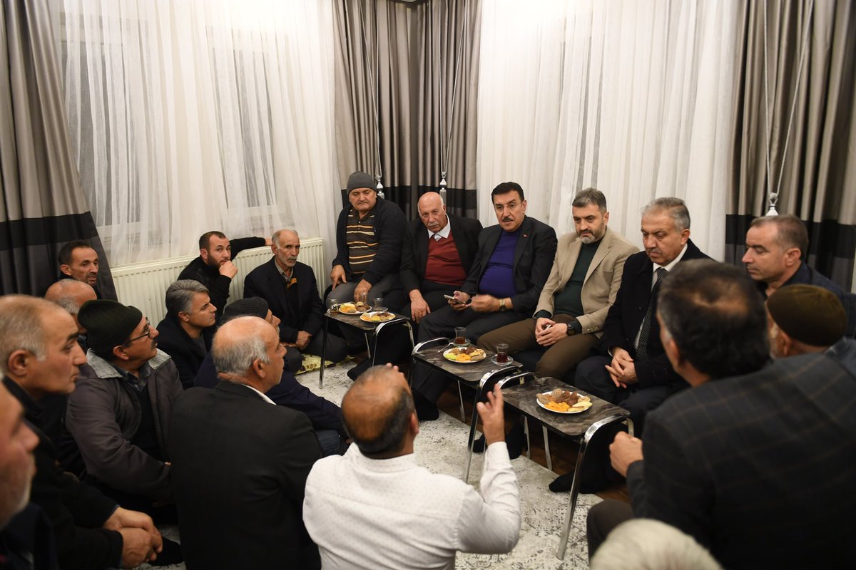ramazanyaylaci's tweet photo. 📍Mahmutlu Mahallesi
AK Parti #Malatya Milletvekilimiz Sayın @bulenttufenkci ile birlikte #Mahmutlu Mahallesi sakinlerimiz ile bir araya geldik.
Mahalle Muhtarımız Yaşar Ekici’nin hanesine misafir olduk. Misafirperverliğinden dolayı muhtarımıza teşekkür ediyorum. https://t.co/SWX46r4iEZ
