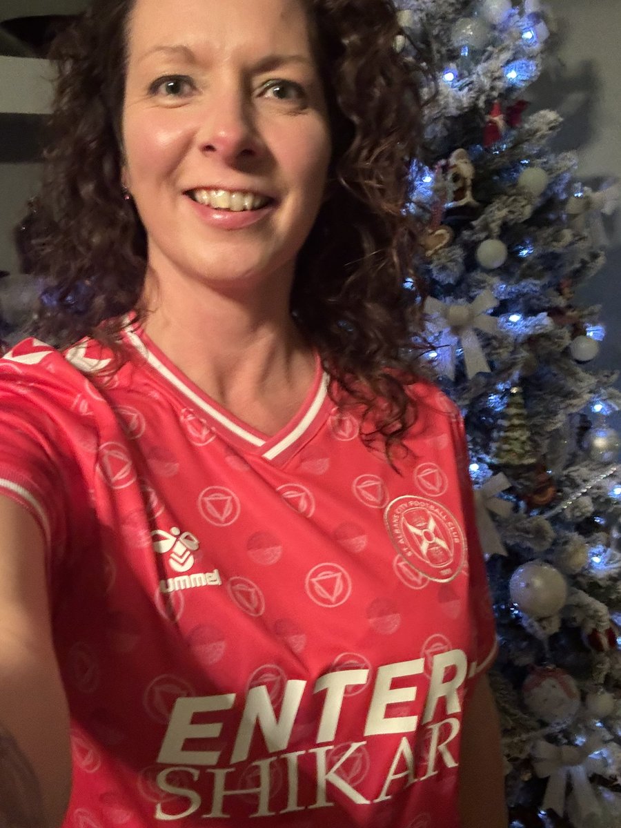 Only time you’ll see me in a football top! Let’s have it boys 😍 <a href="/ENTERSHIKARI/">ENTER SHIKARI</a> <a href="/stalbanscityfc/">St Albans City FC</a> <a href="/RouReynolds/">ʀ⎊ᴜ ʀᴇʏɴ⎊</a> <a href="/EnterChris/">Chris Batten</a> <a href="/enterrob/">Rob Rolfe</a> <a href="/roryclewlow/">Rory</a> #entershikarifamily