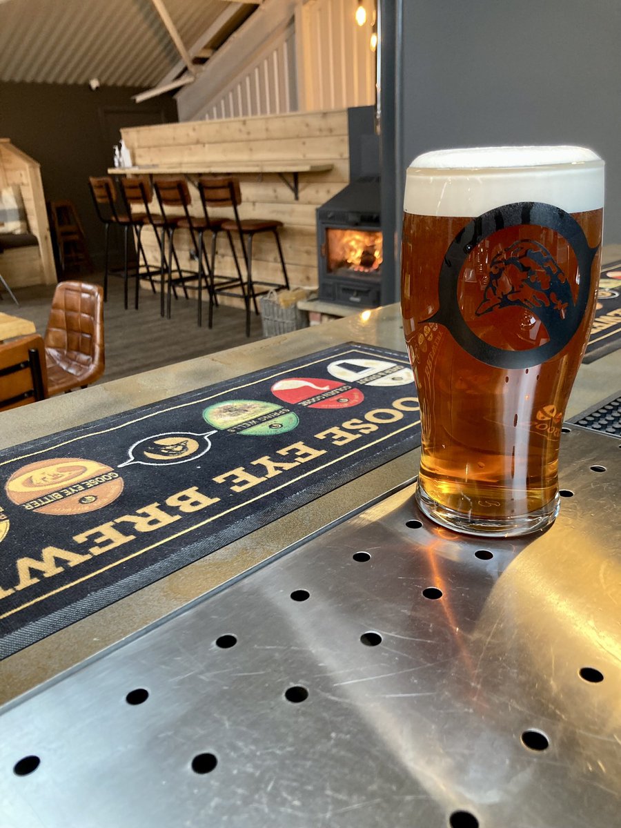 GooseTap's tweet image. Plans for tomorrow? Hows about a cracking pint🍺 Some delicious pizza🍕 and a cosy warm fire🔥

Food served 12-7!!!!