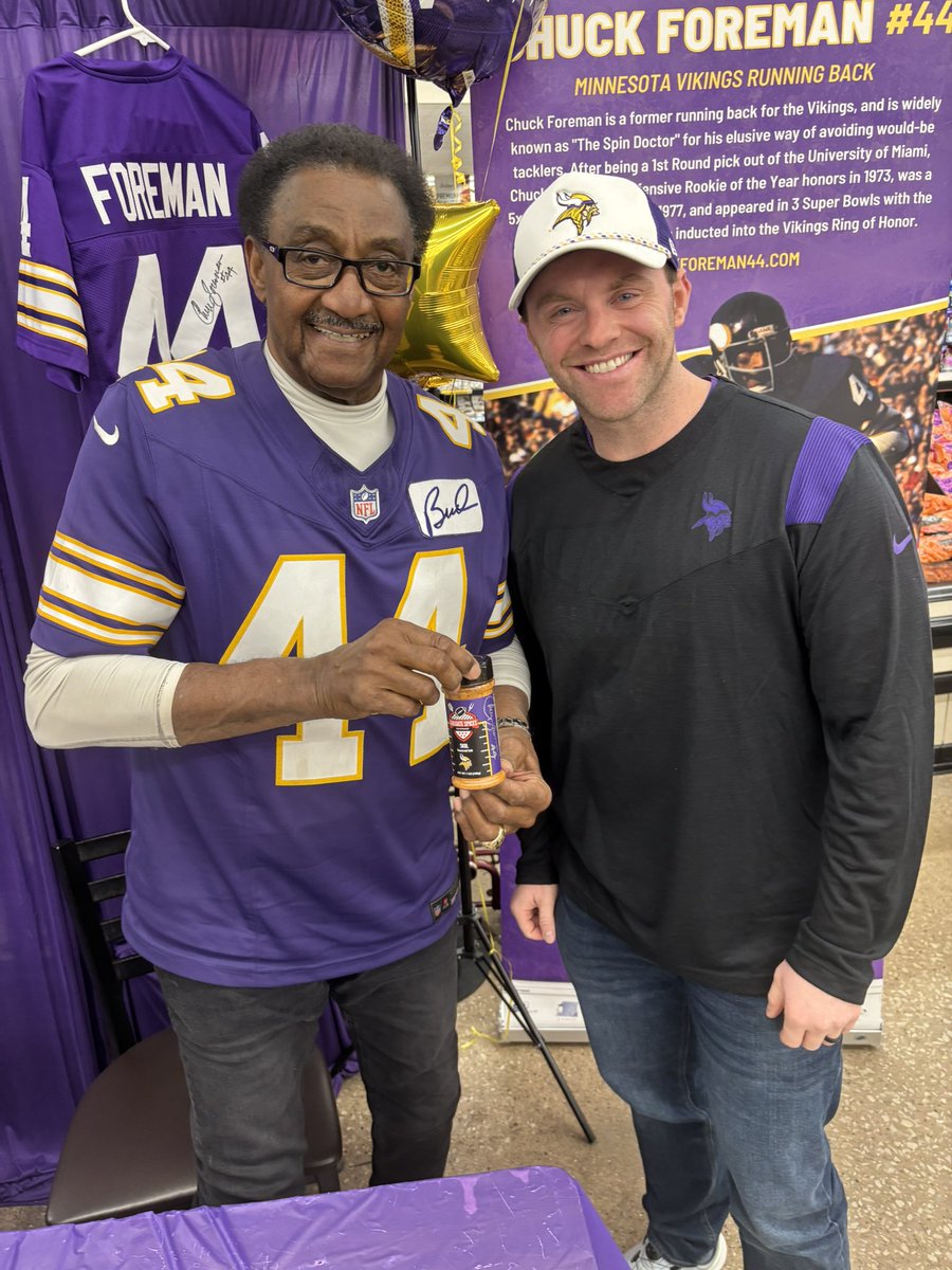 ryno_plegge's tweet photo. Not every day a Vikings legend stops by your local HyVee. #ChuckForeman #SkolSalt https://t.co/HLdnYX33RY