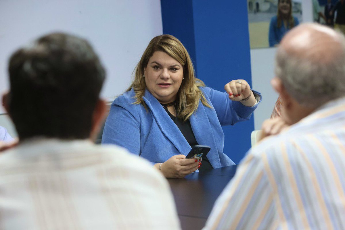 Jenniffer's tweet photo. Reunida junto al portavoz PNP y próximo presidente de la Cámara de Representantes, Carlos “Johnny” Méndez y representantes incumbentes de la delegación de nuestro partido. https://t.co/12jMOTRUrL