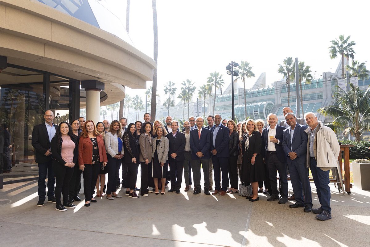 IMFmyeloma's tweet photo. The IMF's i2TEAMM, BSRI, & Scientific Advisory Board met at #ASH24! These important groups of leading medical experts get together to share cutting-edge #myeloma research & work on new treatments. About our #research: https://t.co/dP4vK4IAuM #IMFASH24 #IMFi2TEAMM #IMFBSRI #IMFSAB https://t.co/sg0DhrZFjV