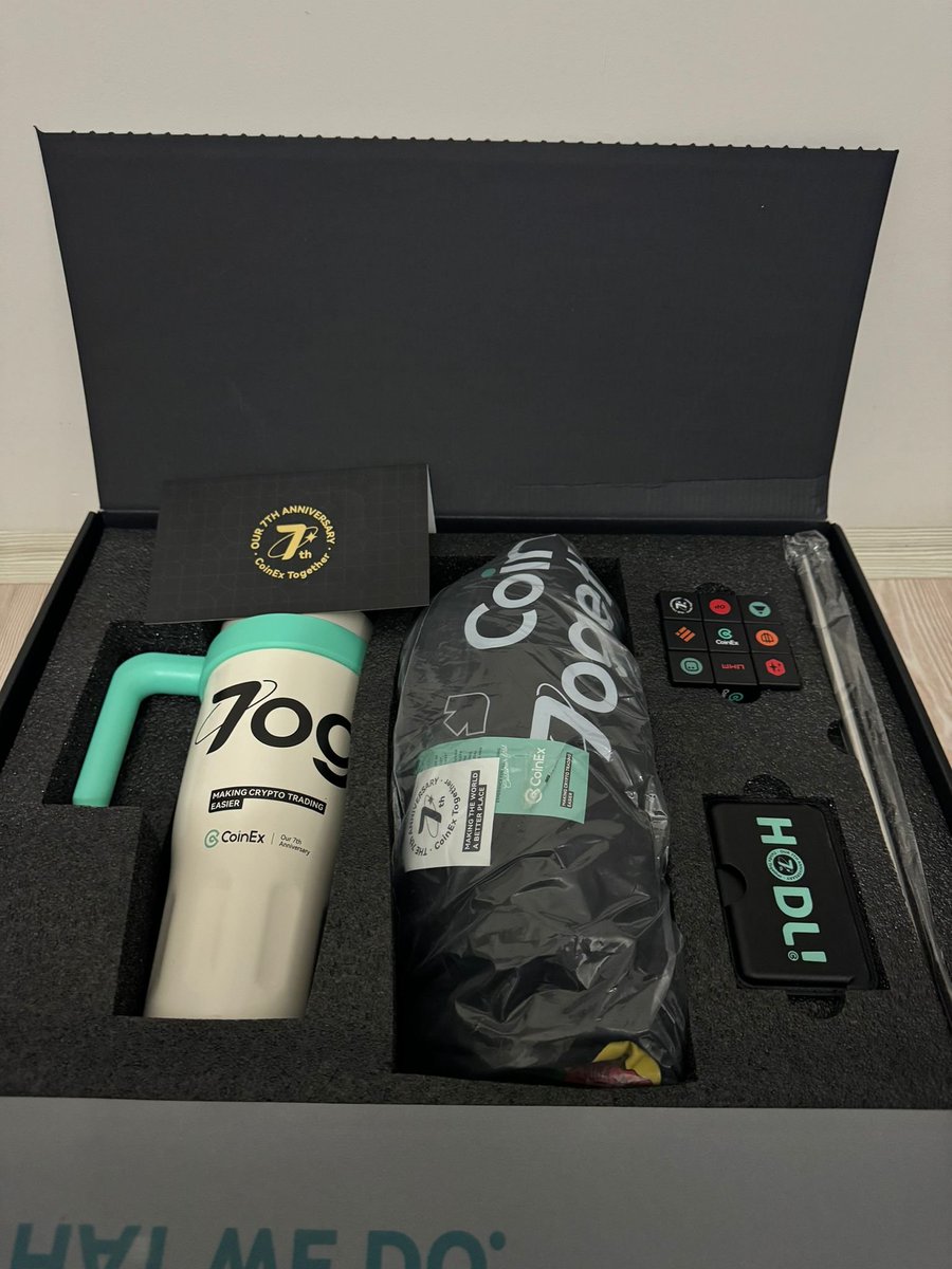 #CoinEx borsası 7. yılına özel güzel bir hediye göndermiş bu güzel hediye için teşekkür ederim @coinex_turkiye 🥳

Hediyeler ayrı ayrı çok güzel duruyor ama favorim cüzdan oldu😁

Severek kullandığım bir borsadır coin çeşitliliği oldukça fazla isteyenler kayıt olup deneyebilir.