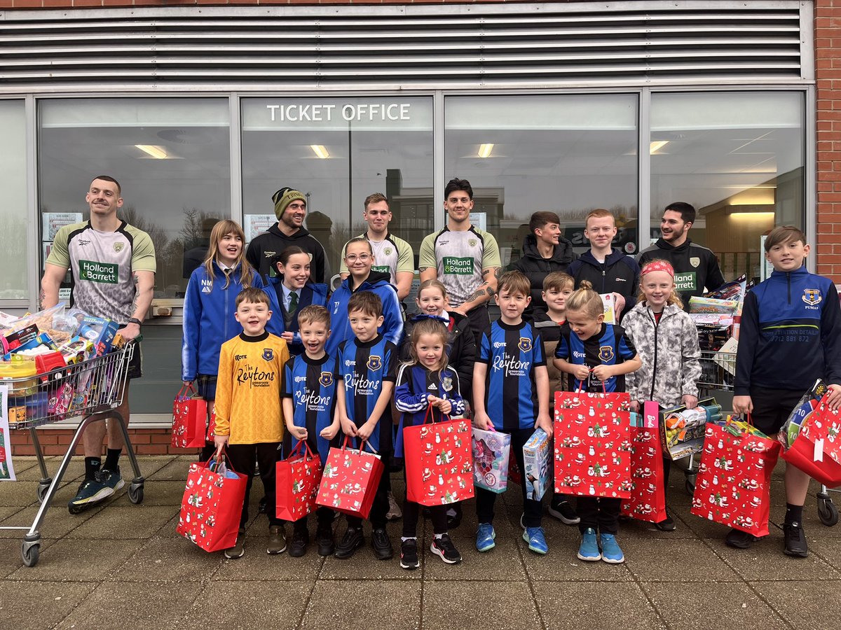 LFlaheryy40117's tweet photo. The children had so much fun collecting and dropping off the donations.
.
Hopefully the donations will make someone smile Christmas morning 
#toyappeal2024 #charity #grassrootsfootball #volunteers @LeighLeopardsRL @SuperLeigh13 @pennington_fc https://t.co/4yNTANFVmp