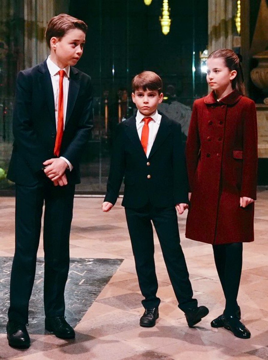 Follow my lead… 
and a 1 and a 2 and a 1, 2, 3…
🤴🏻🫅🏻👸🏻