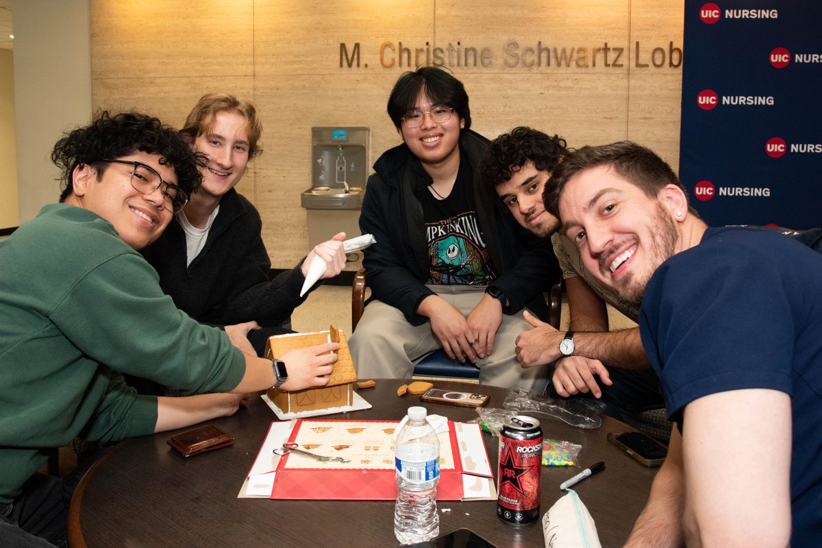 UICnursing's tweet image. It's time for final exams! And our College of Nursing Student Council and chapter of the Sigma Honor Society joined forces on an event to help #UIC Nursing students de-stress before their those tests! #nurseUIC