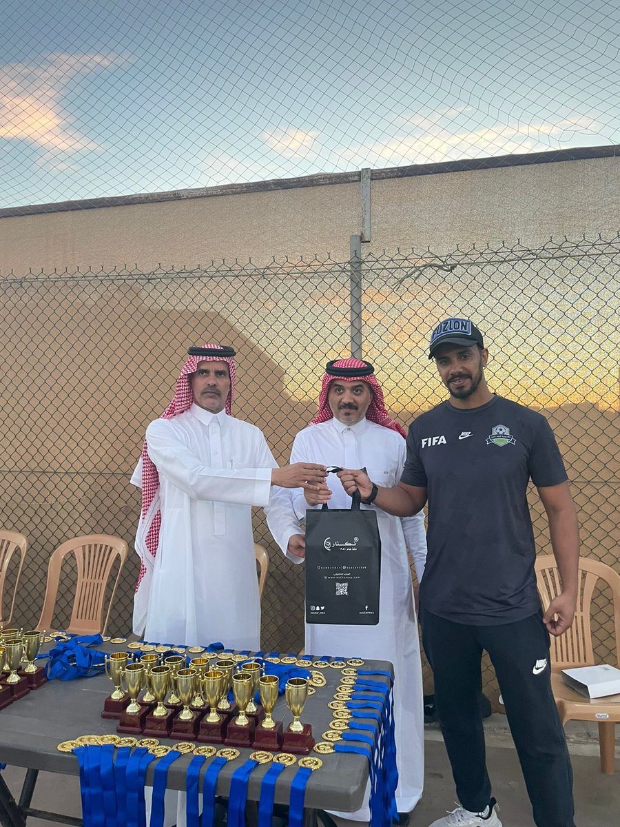 fifaummluj's tweet photo. يتقدم منسوبي أكاديمية فيفا أملج بالشكر للأستاذ عبدالرحمن البلوي @A_S_ALWAJEH المشرف على أكاديمية الوجه الرياضية على حسن الاستقبال وكرم الضيافة لبعثة الاكاديمية المشاركة في المباريات الودية اليوم الجمعه على ملعب أكاديمية الوجه الرياضية https://t.co/NJReSt7cPi
