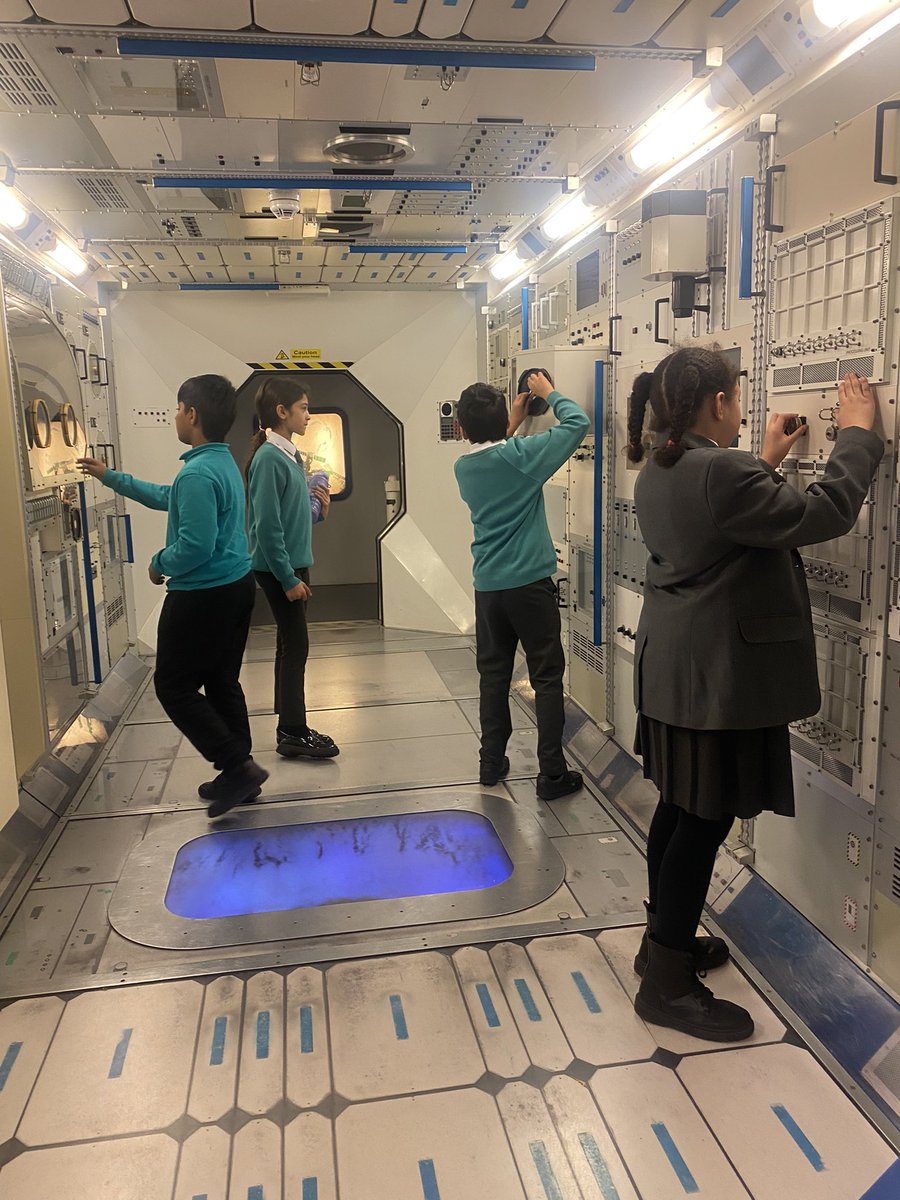 AliTindal's tweet photo. Year 5 are having a great time learning lots of facts about Space. We enjoyed the planetarium and now we’re exploring! 🪐🚀🛸🔭🌍 #ArkTindal https://t.co/zUvc87i8Gm