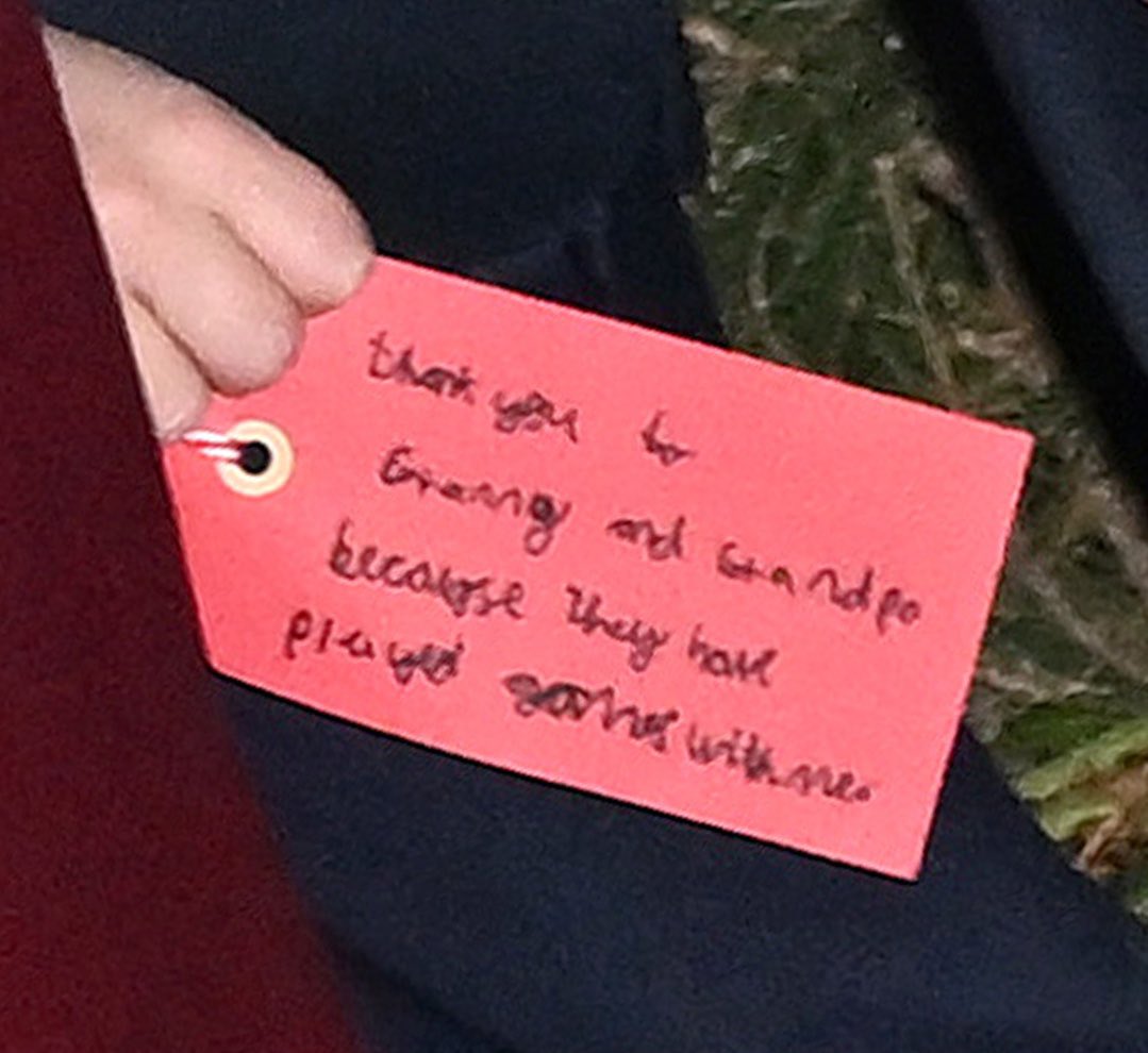 “Thank you to Granny and Grandpa because they have played games with me.” ㅡ Prince Louis

So sweet 🥹♥️