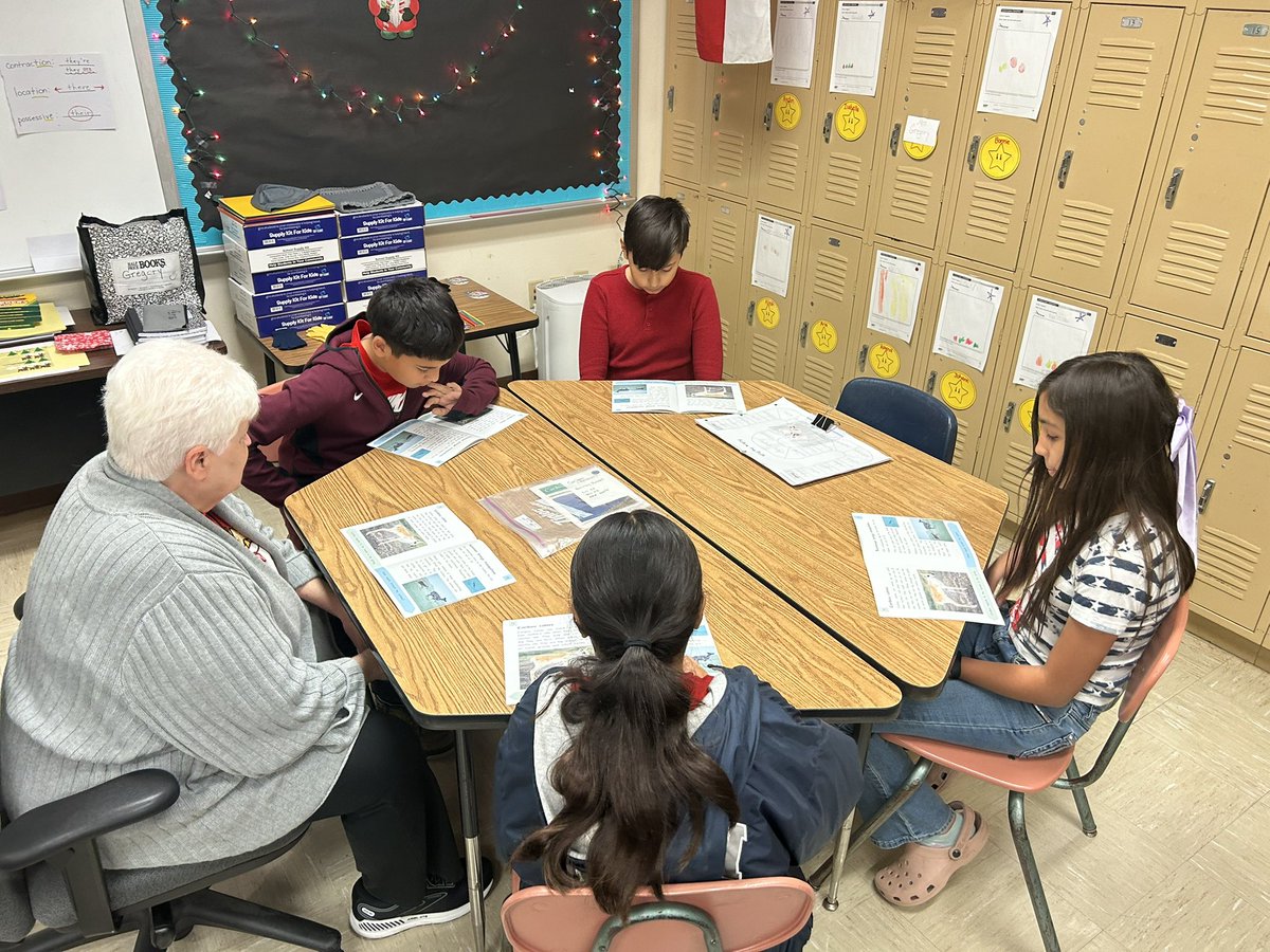 aalonso_FWISD's tweet photo. The power πͺπ½ of targeted π― small group reading instruction. Keep up the HEART β₯οΈ and GREAT work π€©π¦¬! #TeamGregory #Team5thGrade #Literacy @FWISDCareers https://t.co/Get6tnHpFx