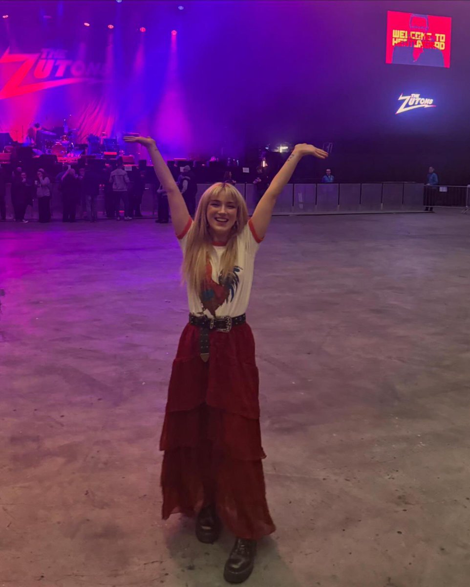 riannedowney_'s tweet photo. I moved to Liverpool two years ago to try and make it as a musician, tonight I headline the Liverpool @MandSBankArena alongside @PaulHeatonSolo .. I am so f*cking buzzing https://t.co/R7vvFcjaHr