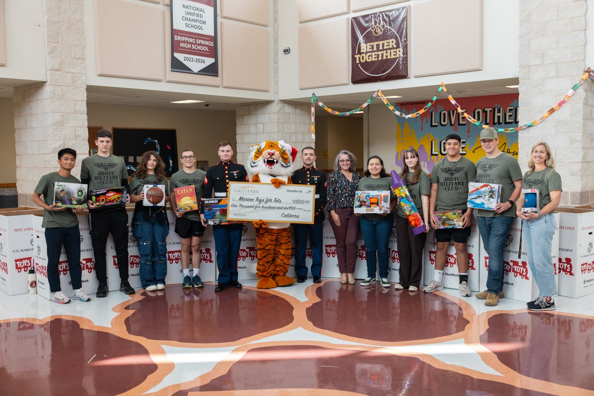 🧸𝗧𝗢𝗬𝗦 𝗙𝗢𝗥 𝗧𝗢𝗧𝗦🧩

On Friday, the Marines collected nearly 20 full boxes of toys and a $1,500 check from the DSHS JROTC's Toys for Tots drive! Thank you to everyone who donated to help children in the Austin area! #iamDSISD