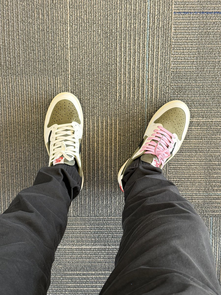 Fly kicks Friday! Brought out the Travis’ for this week. Which do you like better the Canary’s or Olives? 

#jordan #travisscott #canary #olive #flykicksfriday #kicksoftheday