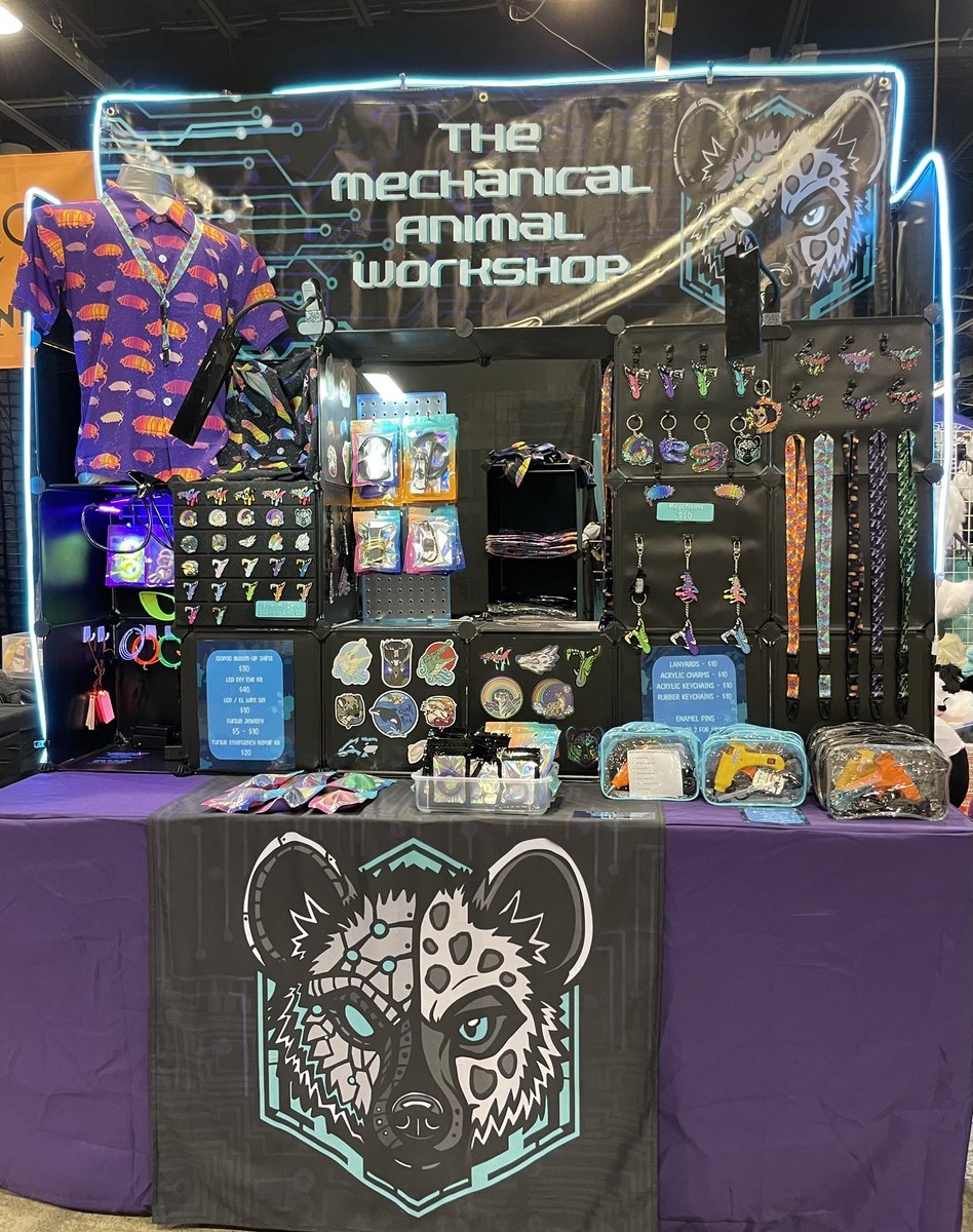 All set up in the #midwestfurfest Dealer’s Den! Come see me at table E8!

#mff2024 #furry